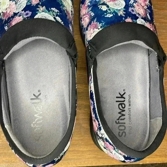 Softwalk Floral Clog - Picture 6 of 12